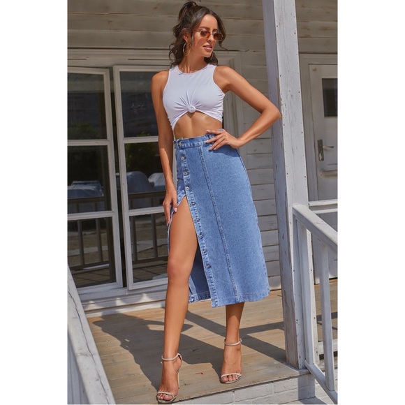 Split Buttoned Denim Skirt - Picture 4 of 6